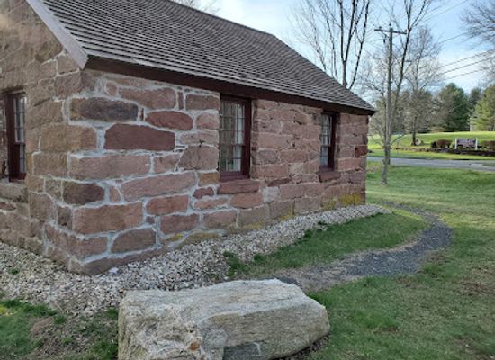 connecticut/hartford-county/landmark/old-stone-schoolhouse