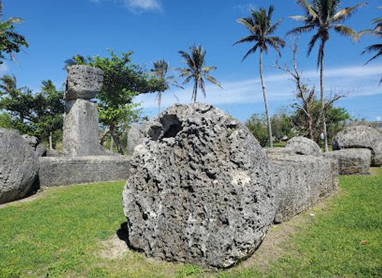 northern-mariana-islands/tinian/landmark/house-of-taga