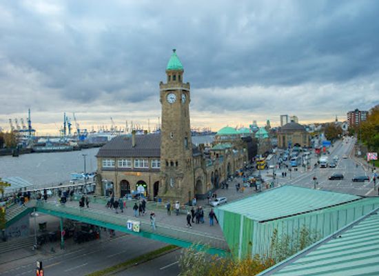 germany/hamburg/landmark/pegelturm-st-pauli-landungsbrucken