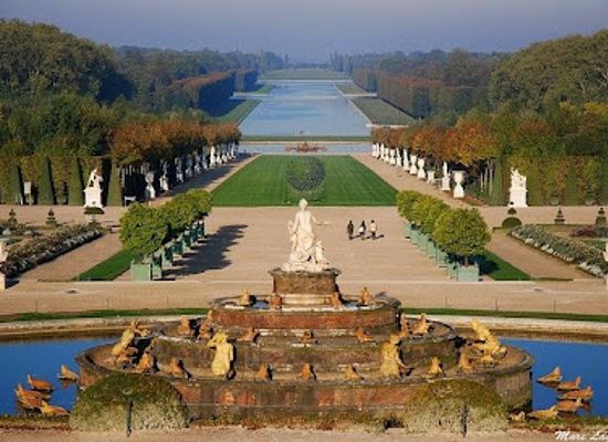france/versailles/chateau-de-versailles/landmark/gardens-of-versailles