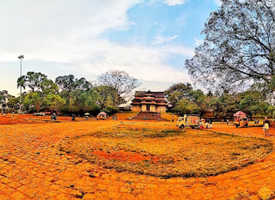 india/south-india/landmark/sree-vadakkumnathan-temple
