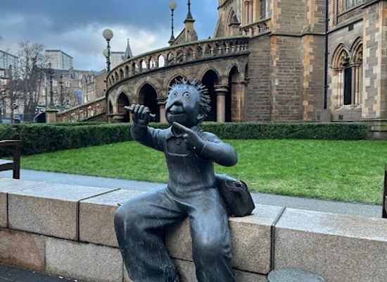 united-kingdom/dundee/attraction/desperate-dan-statue-2