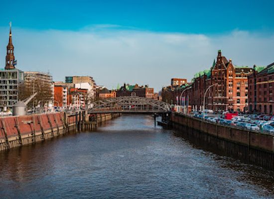 germany/hamburg/landmark/alstermundung