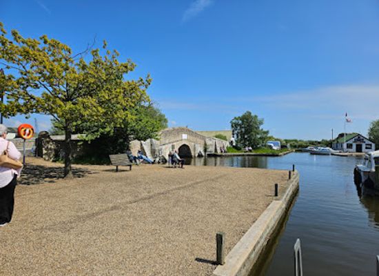 united-kingdom/the-broads/landmark/potter-heigham-bridge