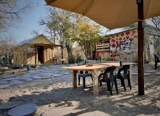 botswana/makgadikgadi-pans/landmark/eselbe-camp-backpackers