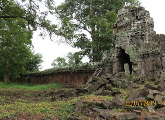 cambodia/preah-vihear-province/landmark/preah-khan-kampong-svay-east-entrance-causeway