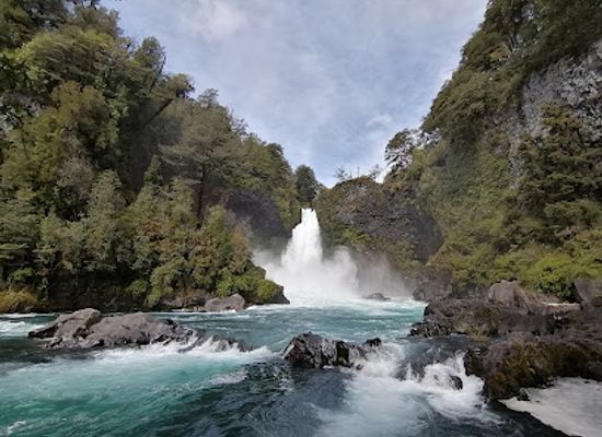 chile/los-rios-region/landmark/portal-salto-huilo-huilo