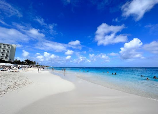 the-bahamas/nassau/landmark/cabbage-beach