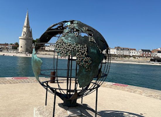 france/la-rochelle/landmark/le-globe-de-la-francophonie