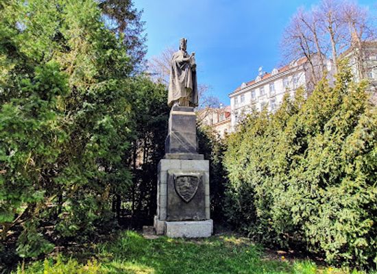 czechia/karlovy-vary/landmark/socha-cisare-karla-iv