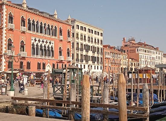 italy/venice/castello/landmark/palazzo-delle-prigioni