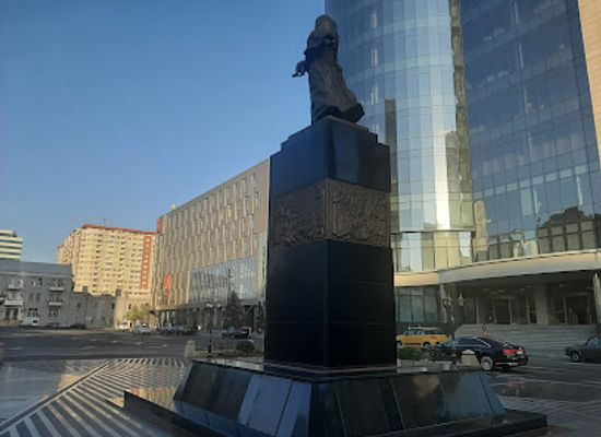 azerbaijan/baku/landmark/ana-harayi-abidsi