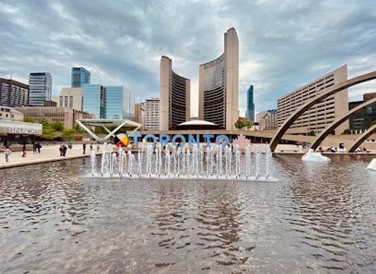 canada/toronto/landmark/memorial-old-city-hall-cenotaph