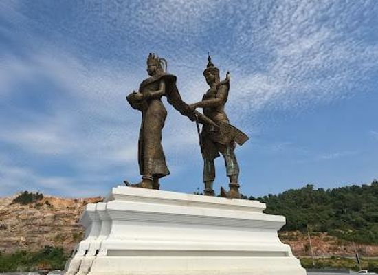cambodia/sihanoukville/landmark/statue-of-preah-thong-neang-neak