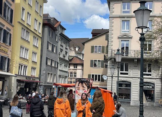 switzerland/zurich/niederdorf/landmark/hirschenpl