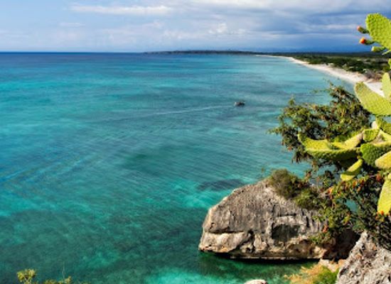 dominican-republic/sierra-de-bahoruco/landmark/cueva-de-las-aguilas