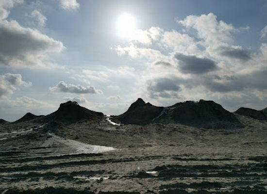 azerbaijan/greater-caucasus/landmark/gobustan-mud-volcano