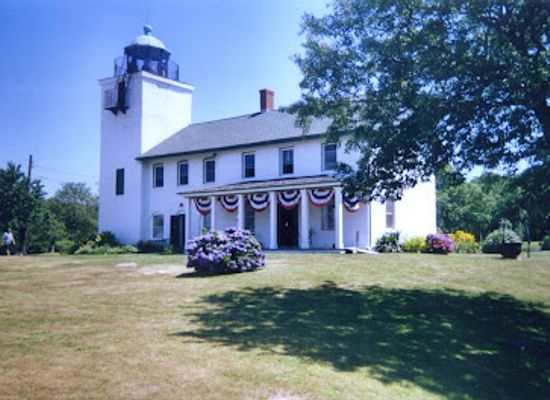 new-york/long-island/landmark/horton-point-lighthouse-nautical-museum