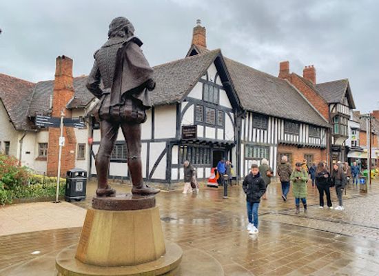 united-kingdom/stratford-upon-avon/landmark/statue-of-shakespeare-stratford-upon-avon