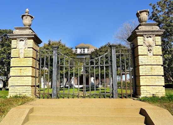 texas/dallas/landmark/cedar-crest-house