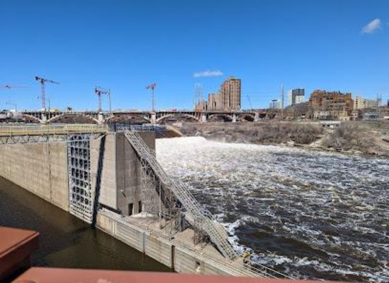 minnesota/twin-cities-metropolitan-area/landmark/upper-saint-anthony-falls-lock-and-dam