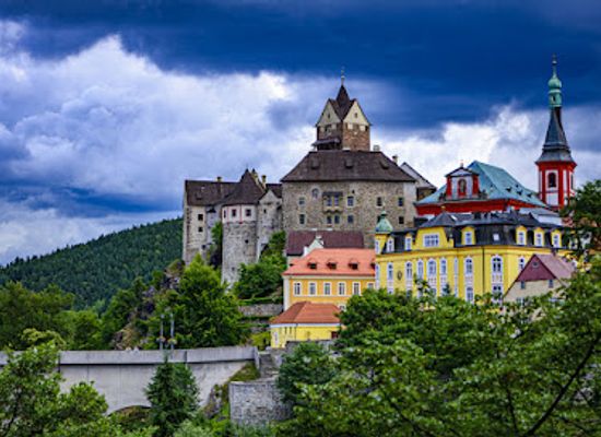 czechia/bohemia/landmark/loket-castle