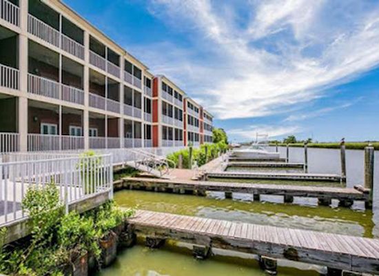 florida/apalachicola/landmark/water-street-hotel-marina-ascend-hotel-collection