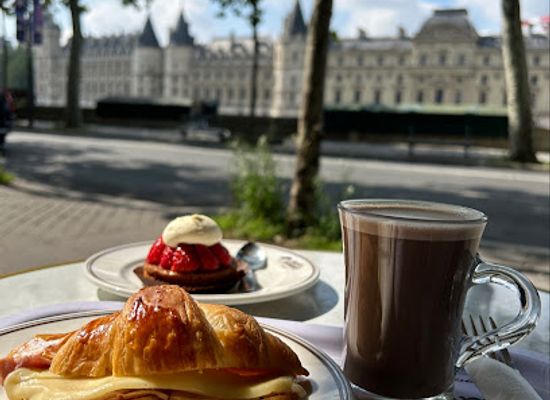 france/paris/louvre-tuileries/landmark/1st-arrondissement-louvre