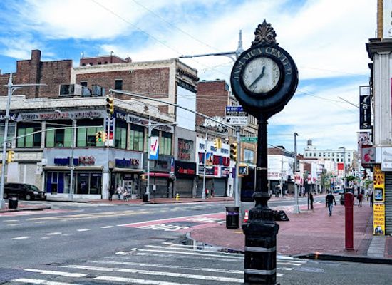 new-york/new-york-city/landmark/sidewalk-clock-on-jamaica-avenue