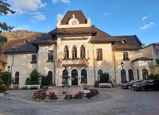 romania/prahova/landmark/sinaia-city-hall
