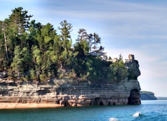 michigan/upper-peninsula/landmark/grand-island-harbor-rear-range-lighthouse