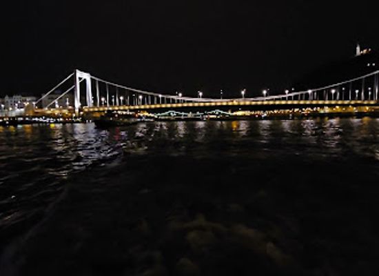 hungary/budapest/landmark/meeting-point-budapest-danube-legend-cruise