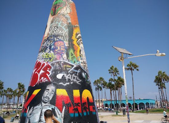 california/los-angeles/venice-beach/landmark/venice-public-art-walls