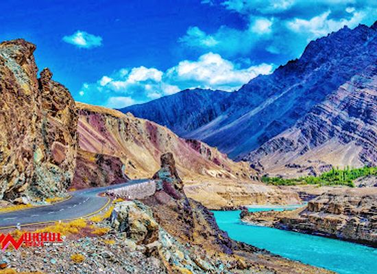pakistan/ladakh/landmark/moonland-lamayuru