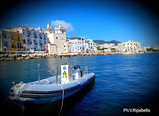 italy/capri/landmark/ischia-ponte-pontile-aragonese