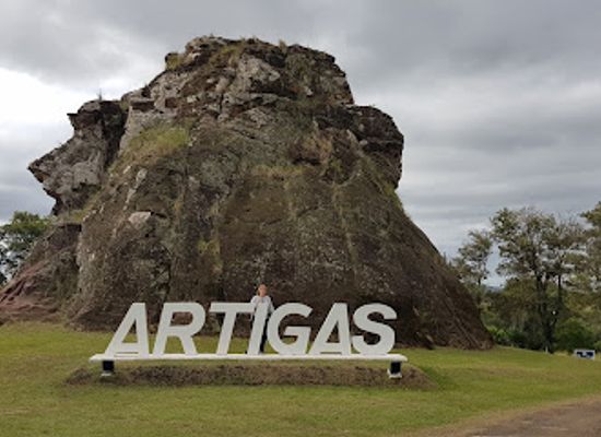 uruguay/artigas/landmark/parque-congreso-de-abril-piedra-pintada
