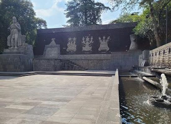 mexico/mexico-city/landmark/monumental-fuente-de-nezahualcoyotl