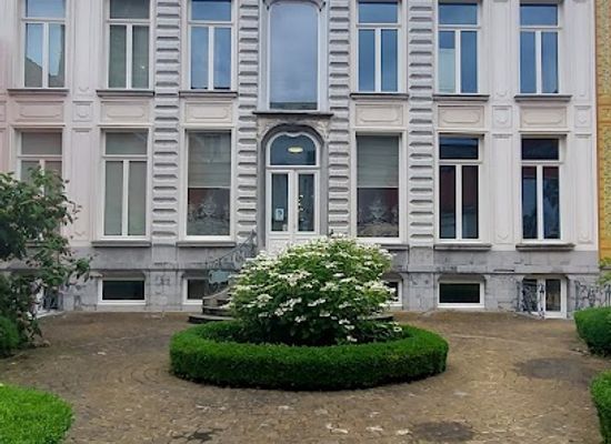 belgium/wallonia/landmark/house-of-giants