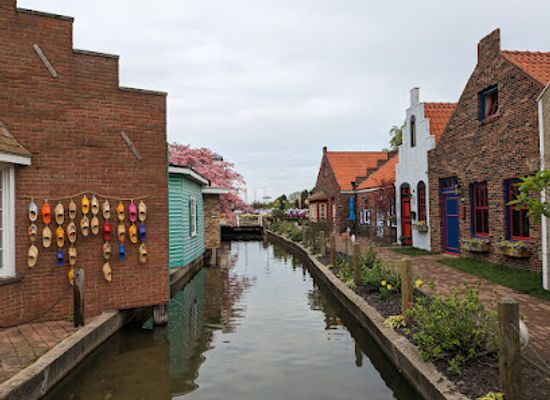 michigan/holland-state-park/landmark/nelis-dutch-village