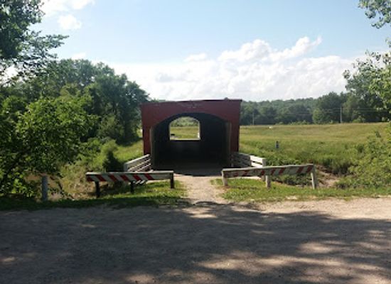 iowa/southeast-iowa/landmark/holliwell-covered-bridge