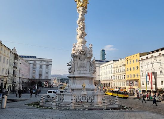 austria/linz/innenstadt/landmark/dreifaltigkeitssaule