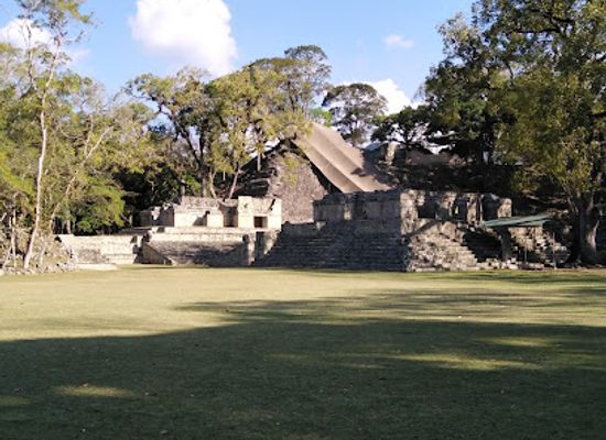 honduras/copan-ruinas/landmark/macaw-mountain