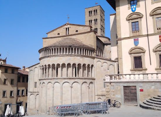 italy/arezzo/landmark/antique-fair-arezzo