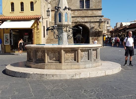greece/rhodes/rhodes-old-town/landmark/evreon-martyron-jewish-martyrs-square