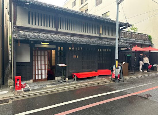 japan/kyoto/landmark/kimono-tea-ceremony-kyoto-maikoya-at-nishiki