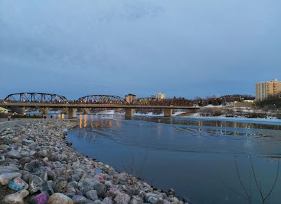 canada/saskatoon/landmark/river-landing-spray-park