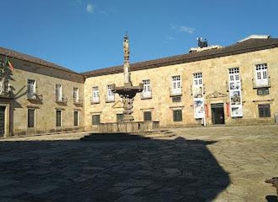 portugal/minho/landmark/largo-do-paco