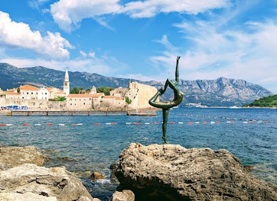 montenegro/budva/landmark/budva-dancing-girl