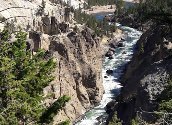 montana/yellowstone-national-park/landmark/mammoth-chapel