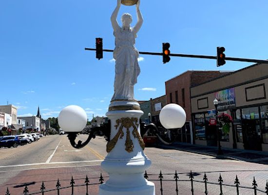 alabama/wiregrass-region/landmark/boll-weevil-monument